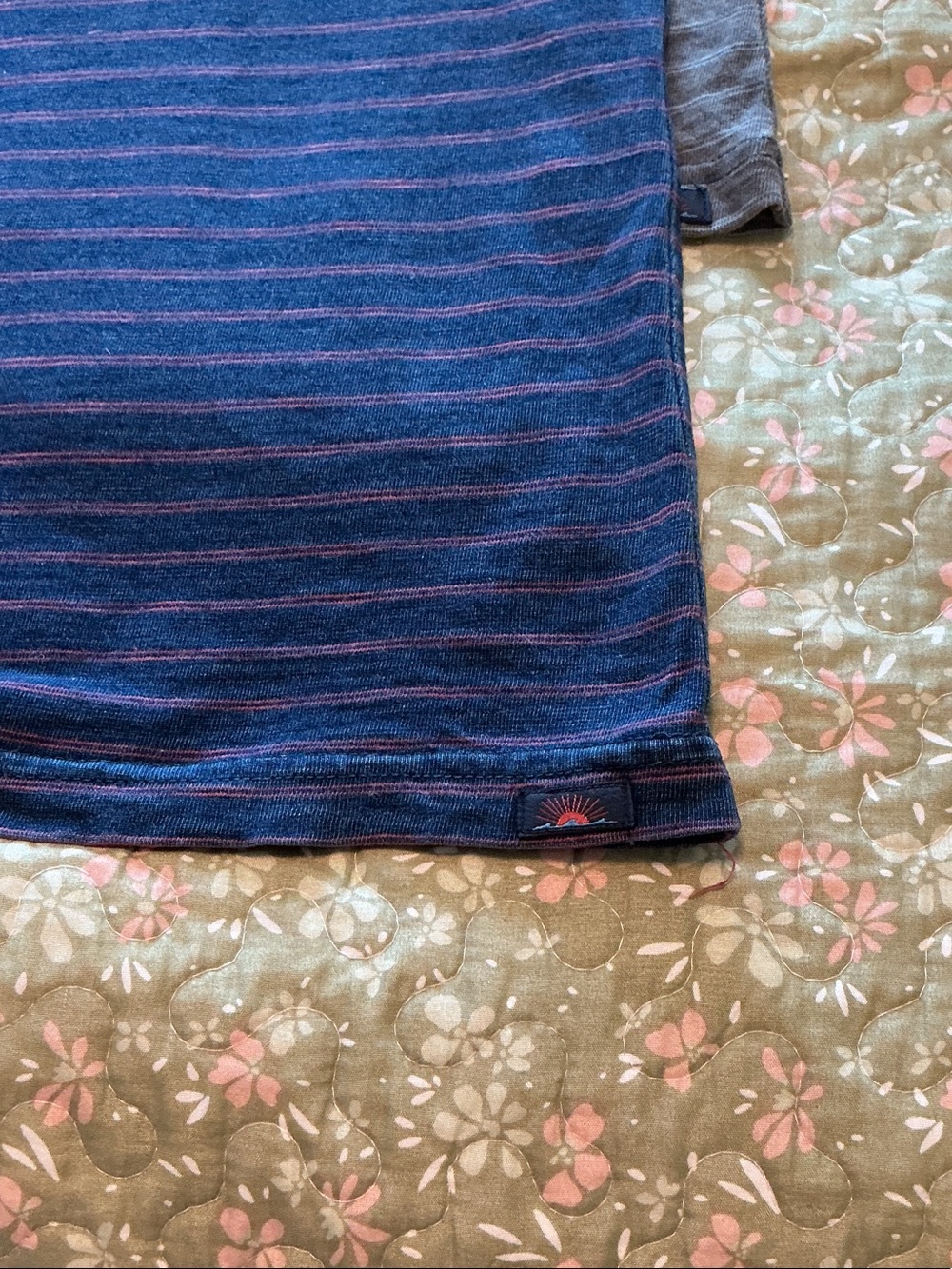 Faherty Brand Bundle of two T-shirts with pockets L - Picture 5 of 9